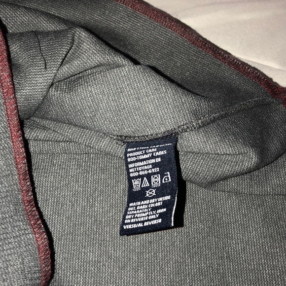 Vintage Tommy Hilfiger “Hilfiger Athletics” Short - Picture 5 of 5